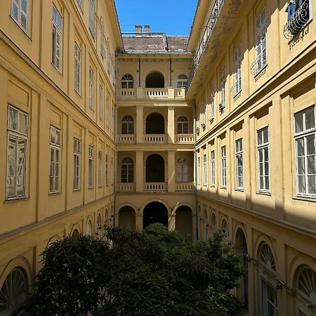 شقة بودابست  في Old Town Apart المظهر الخارجي الصورة