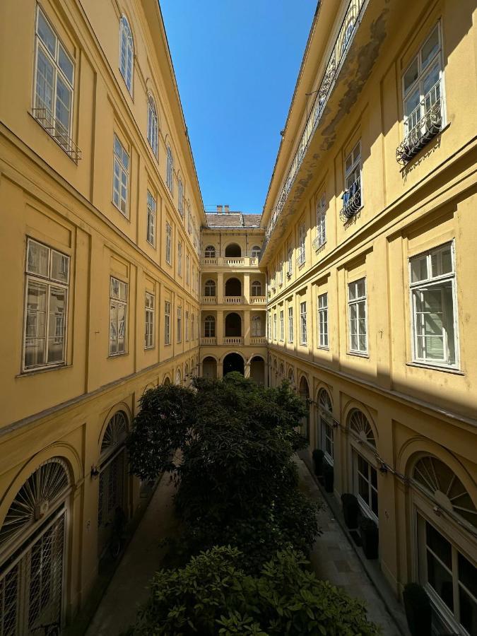 شقة بودابست  في Old Town Apart المظهر الخارجي الصورة